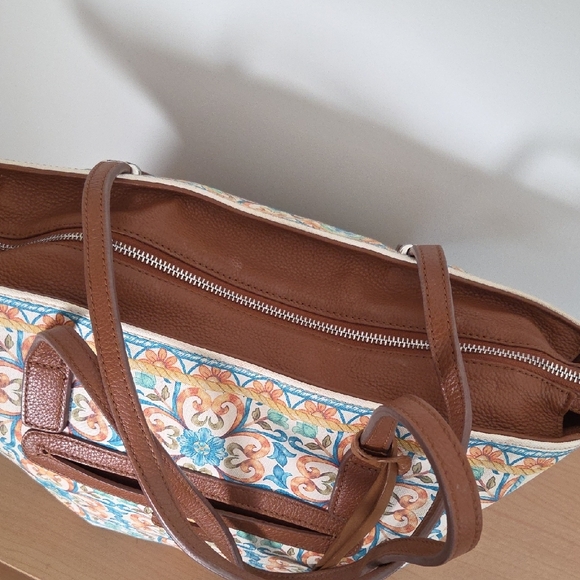 Brighton Floral Blue, Brown & Cream Tote w/leather straps & Zip Closure - Picture 6 of 16